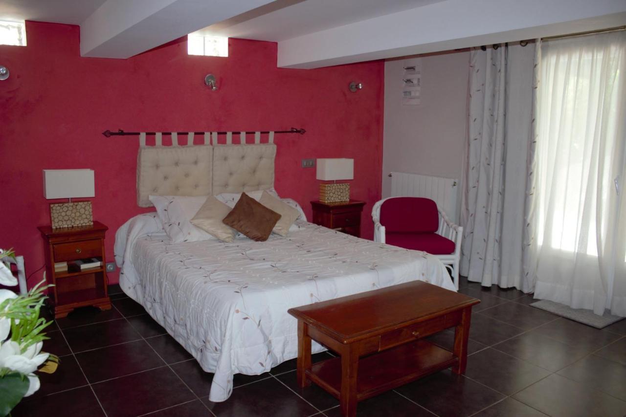 Clot De Felines Chambre Spacieuse Hotel อ็องเทรอโวซ์ ภายนอก รูปภาพ